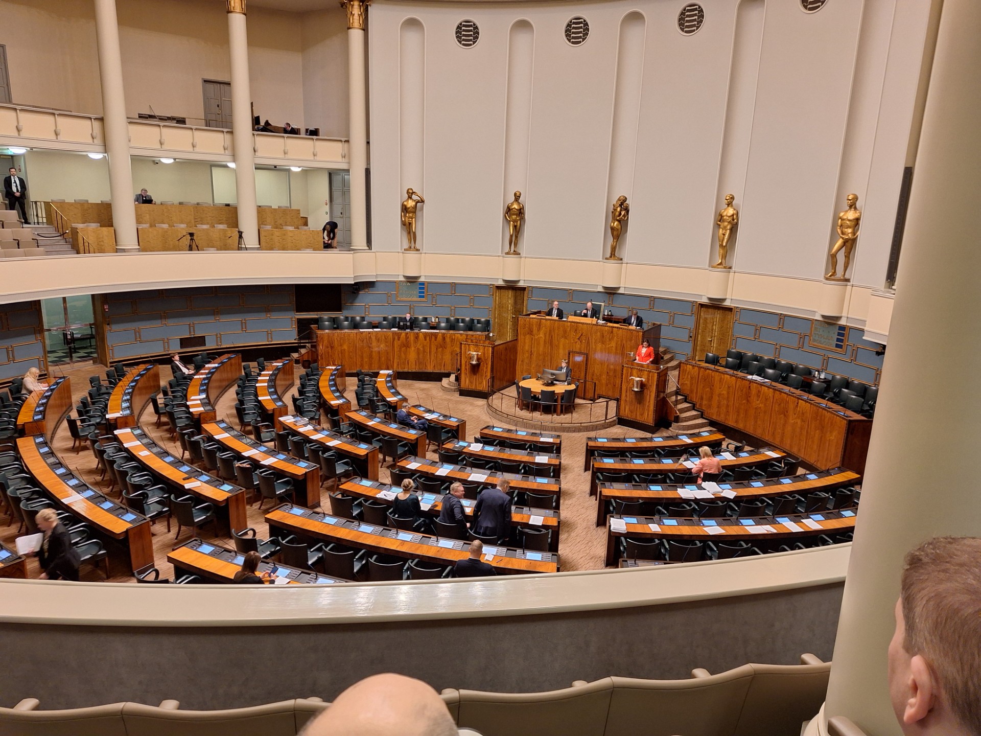 Lions Club vieraili Eduskuntatalossa